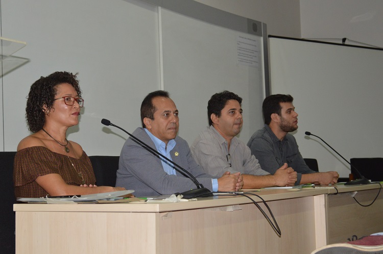Mesa diretiva foi composta pelos professores Maria Eliane, Ruberley Rodrigues, Sirlon Diniz e Rogério dos Santos